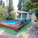 Seaside Pool Apartament Mesongí